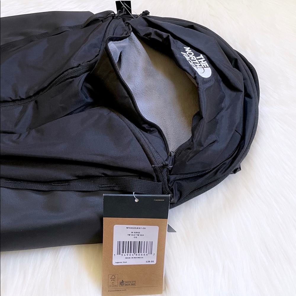 The North Face Women’s Surge 31 Liter Backpack In Black - Picture 5 of 9